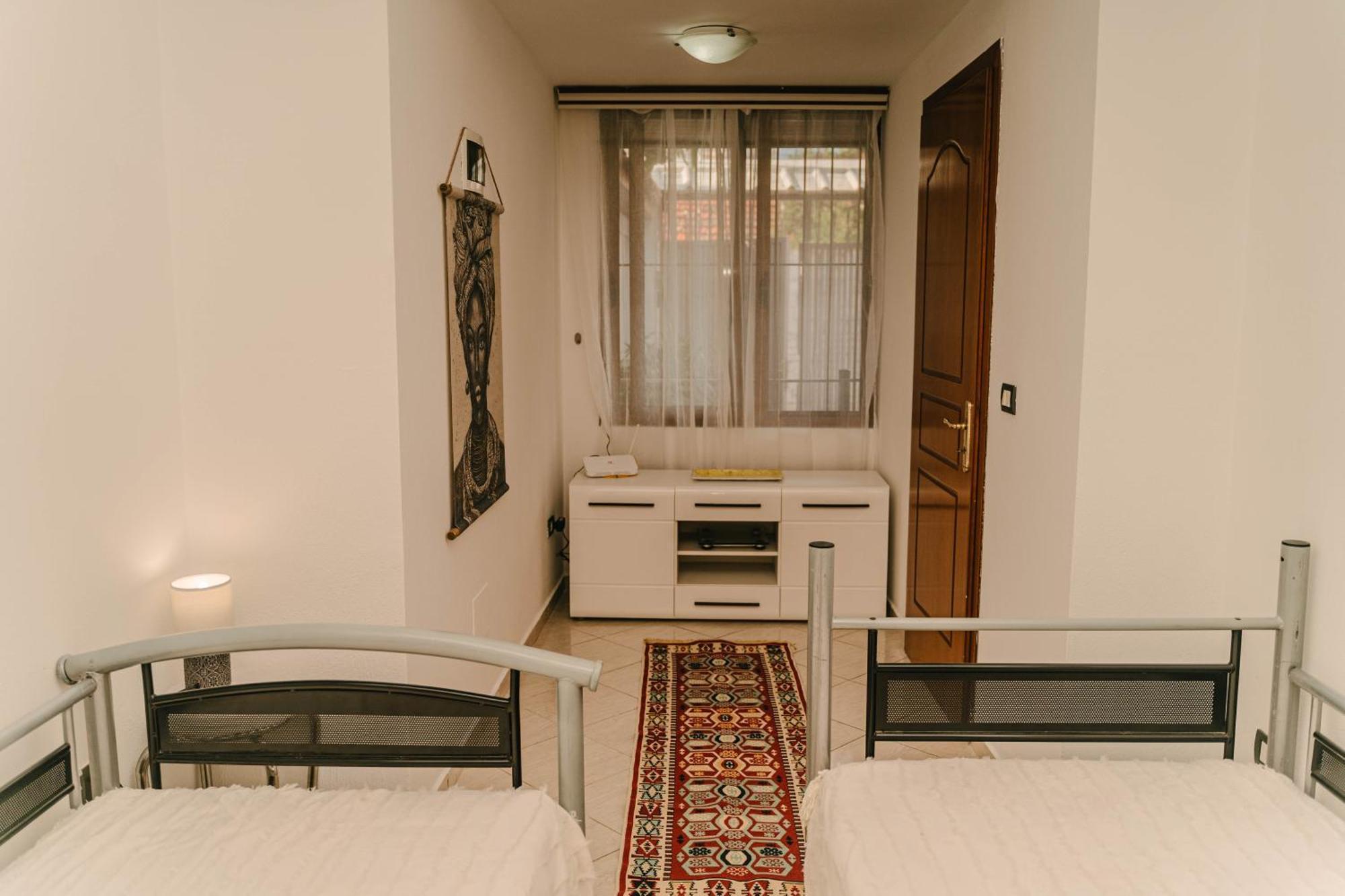 Peaceful Villa In New Bazaar Tirana Exteriör bild