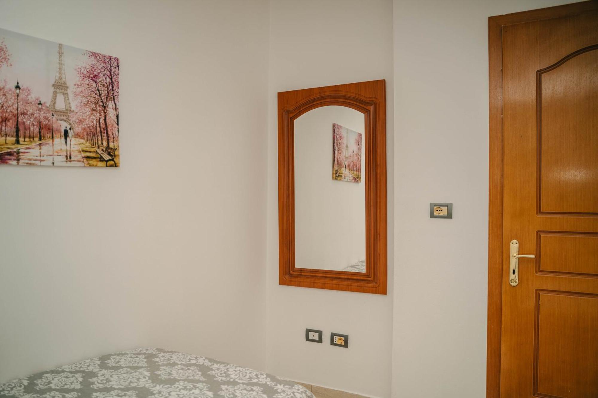 Peaceful Villa In New Bazaar Tirana Exteriör bild